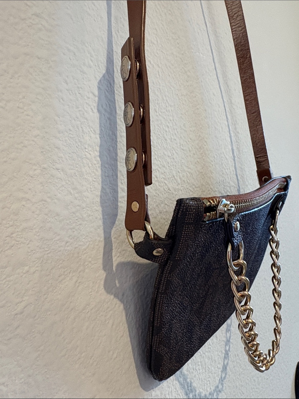 Michael Kors Dark Brown Crossbody belt Bag with gold chain link hardware - Picture 4 of 8